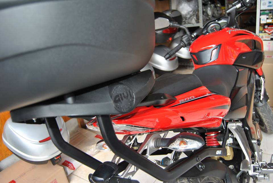 Tmcblog.com » Aplikasi Braket Givi HR3 pada Kawasaki Bajaj 